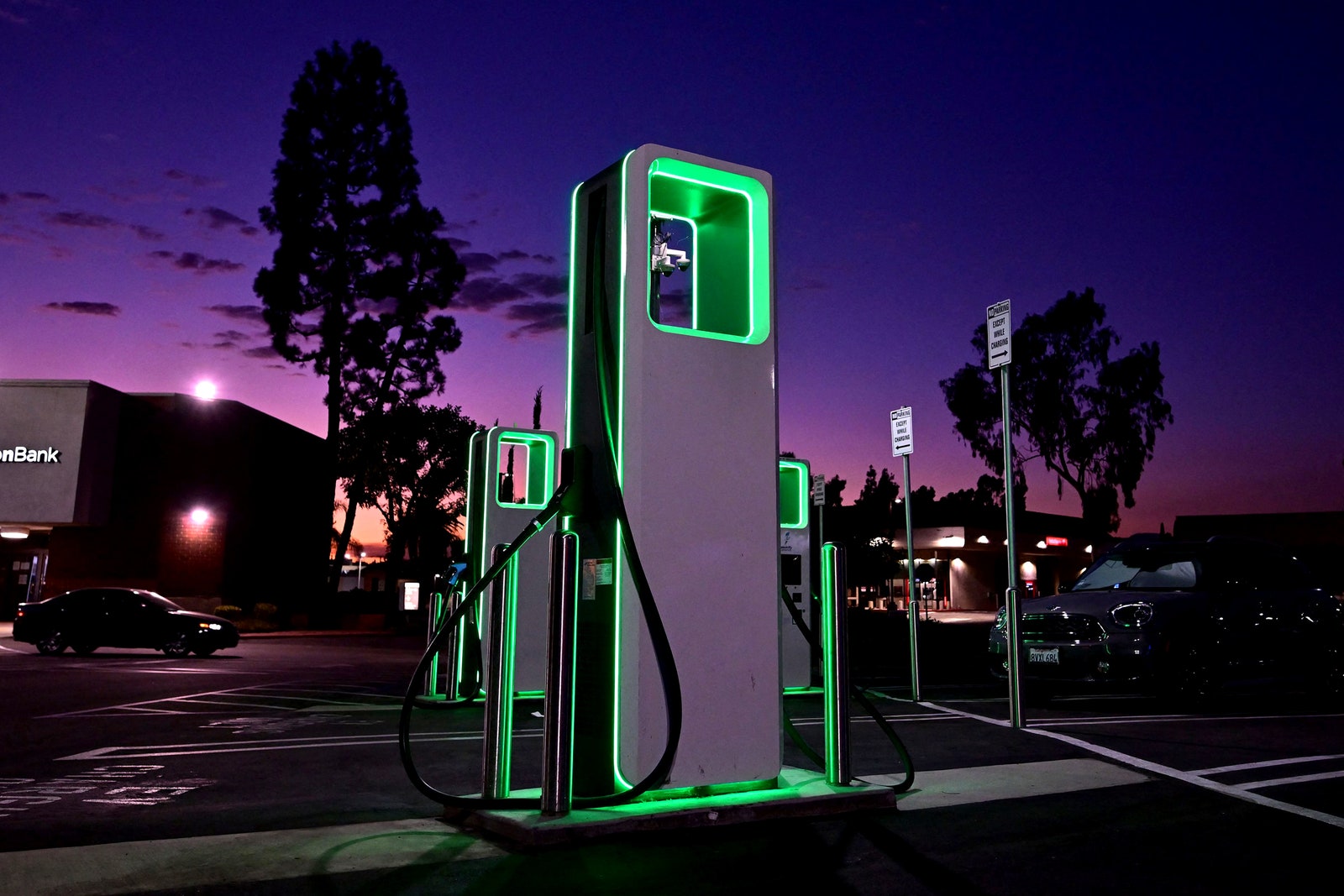 How Many Charging Stations Would We Need to Totally Replace Gas Stations?